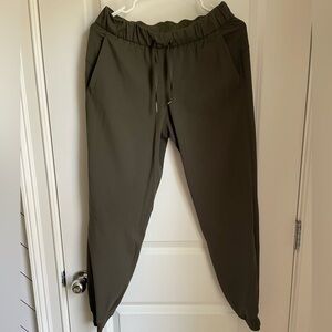 Lululemon Women’s Olive Green jogger